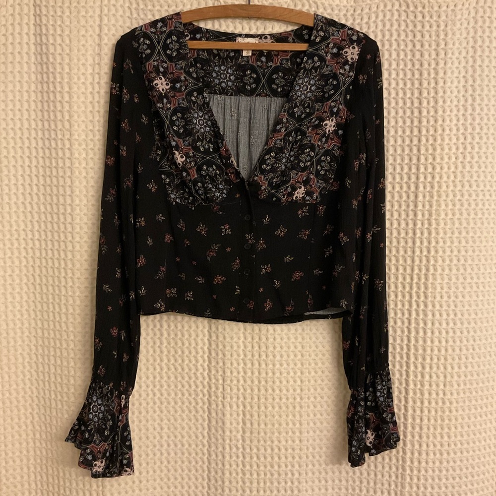 HEM & THREAD NWOT cropped feminine button-front V-neck blouse size L